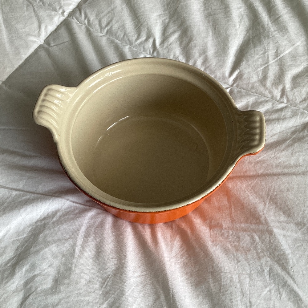 LE CREUSET SMALL ROUND ENAMELED CAST IRON DUTCH OVEN MODEL 14 IN ORANGE FLAME
